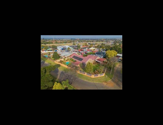 4 BEDROOM HOUSE FOR SALE IN ALBEMARLE EXT 2
